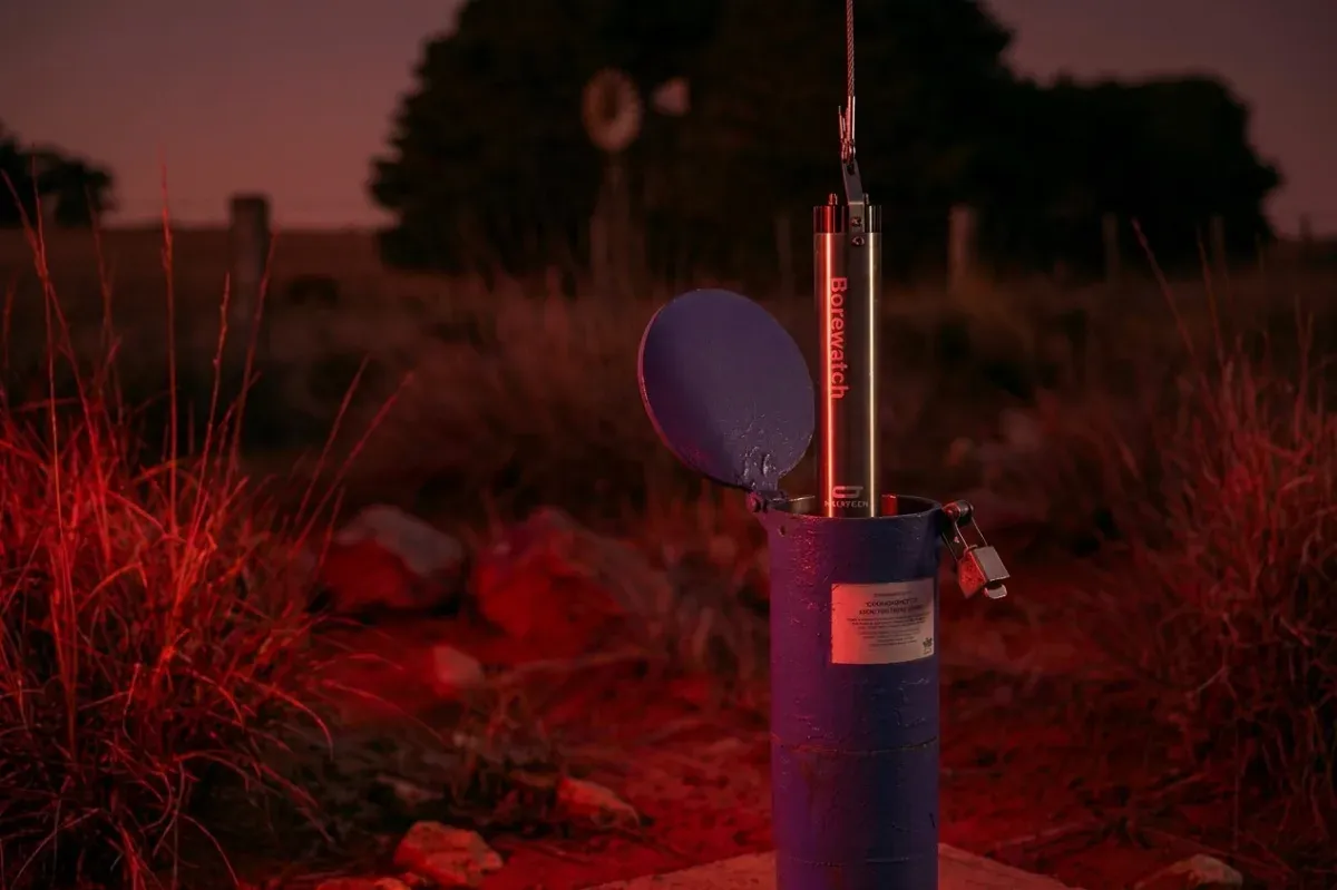 Borehole monitoring installation